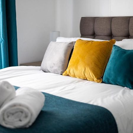 Chesshyre Accommodation - Tv In Every Bedroom! Swansea Exterior foto
