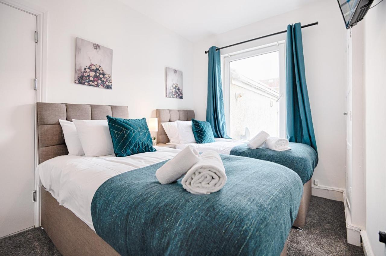 Chesshyre Accommodation - Tv In Every Bedroom! Swansea Exterior foto