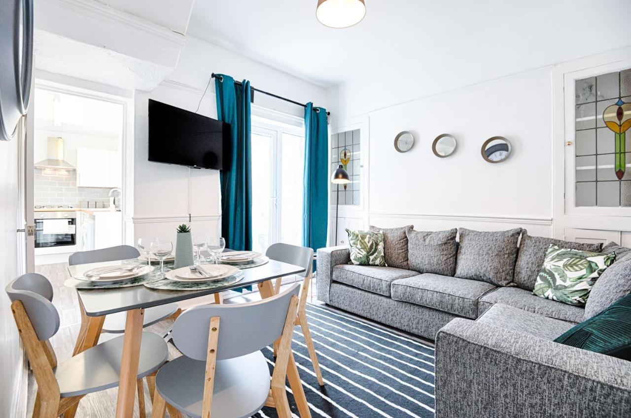 Chesshyre Accommodation - Tv In Every Bedroom! Swansea Exterior foto