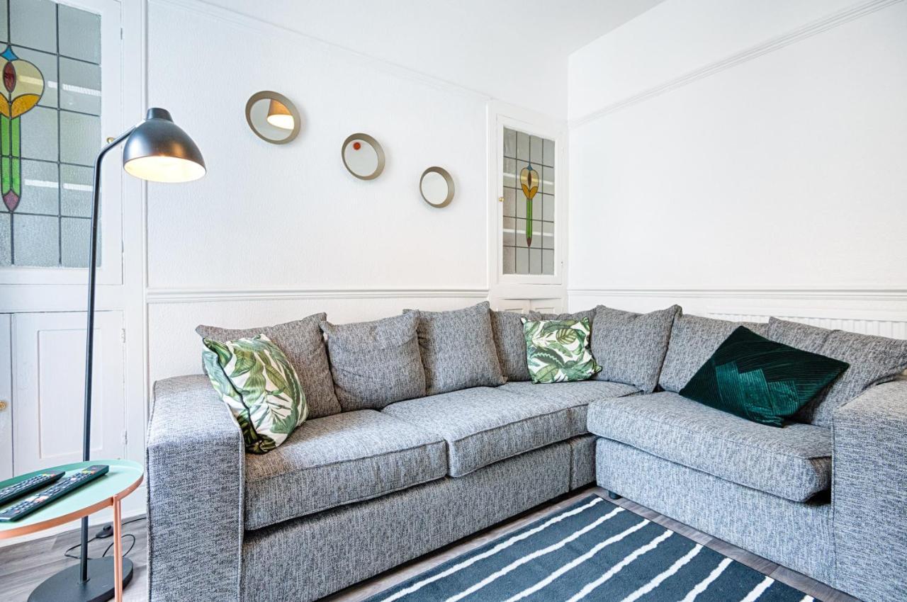 Chesshyre Accommodation - Tv In Every Bedroom! Swansea Exterior foto