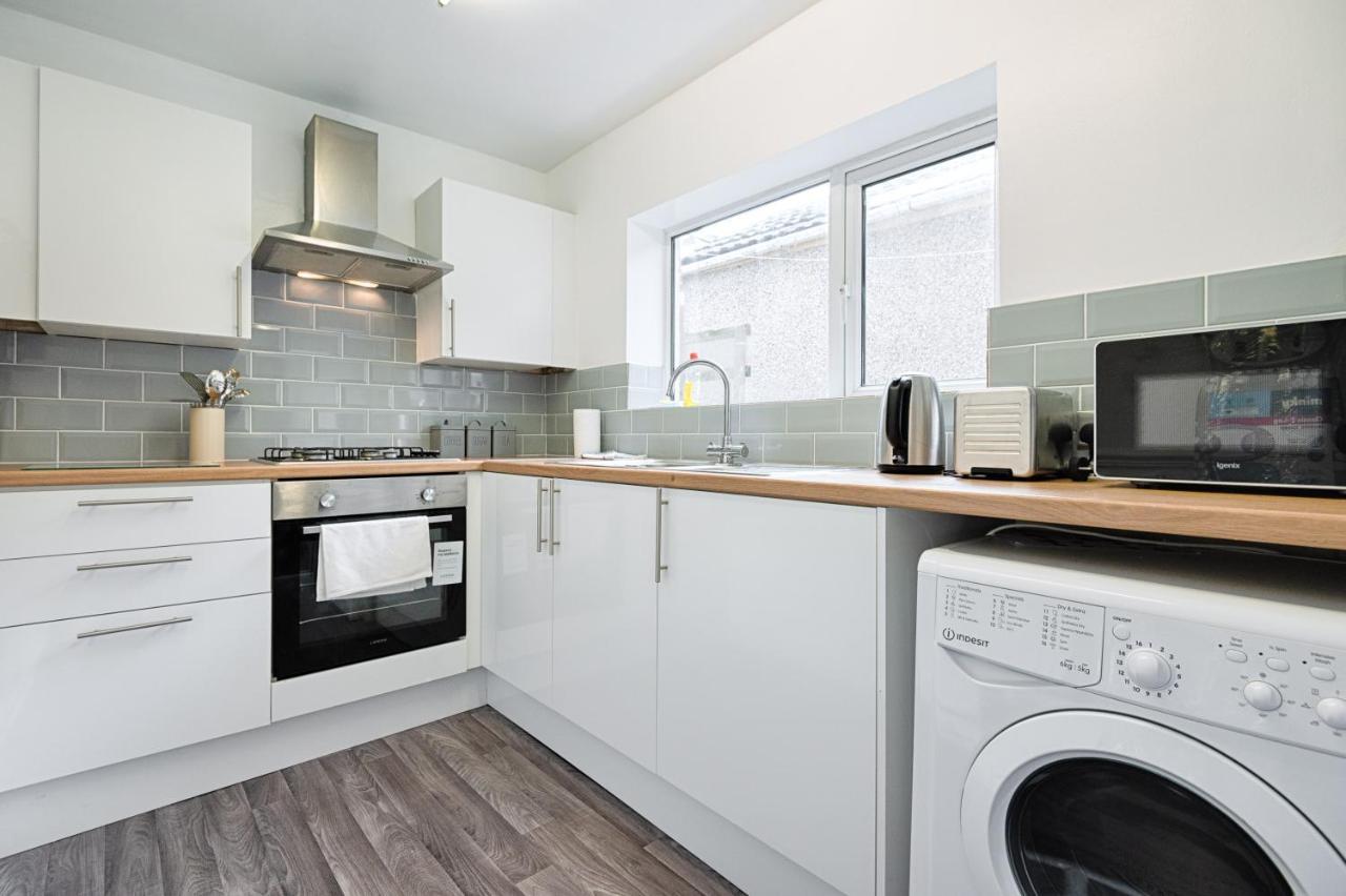 Chesshyre Accommodation - Tv In Every Bedroom! Swansea Exterior foto